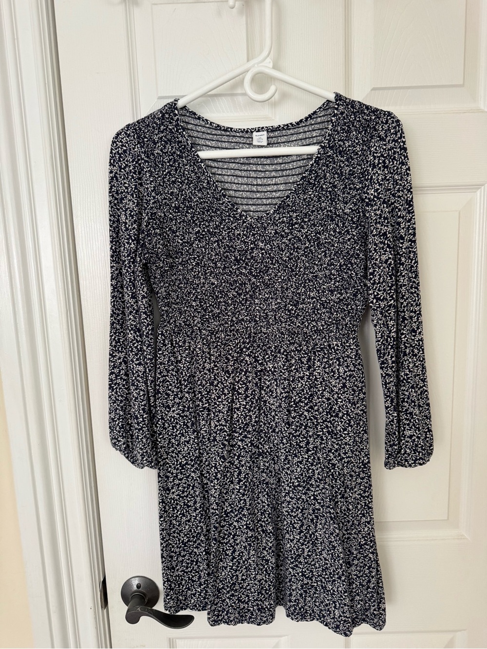 Old Navy Black & White Floral V-Neck Long Sleeve Dress